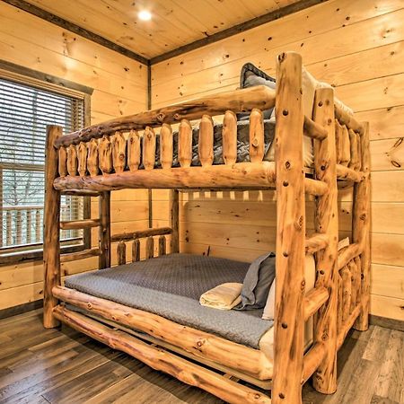 Luxe Cabin With Home Theater Less Than 2 Miles To Gatlinburg Bagian luar foto
