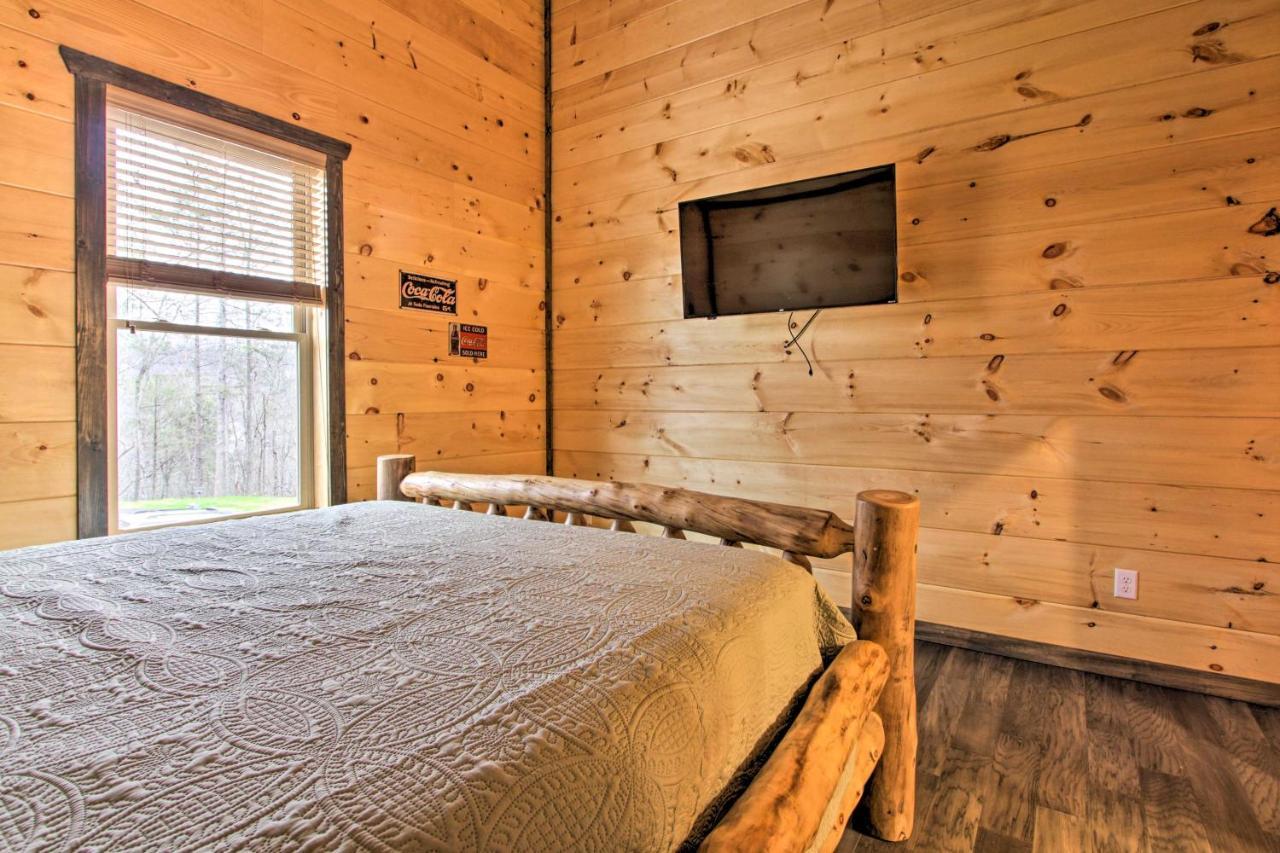 Luxe Cabin With Home Theater Less Than 2 Miles To Gatlinburg Bagian luar foto