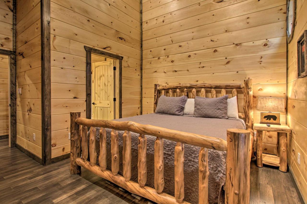 Luxe Cabin With Home Theater Less Than 2 Miles To Gatlinburg Bagian luar foto