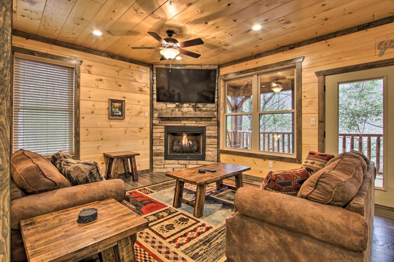 Luxe Cabin With Home Theater Less Than 2 Miles To Gatlinburg Bagian luar foto