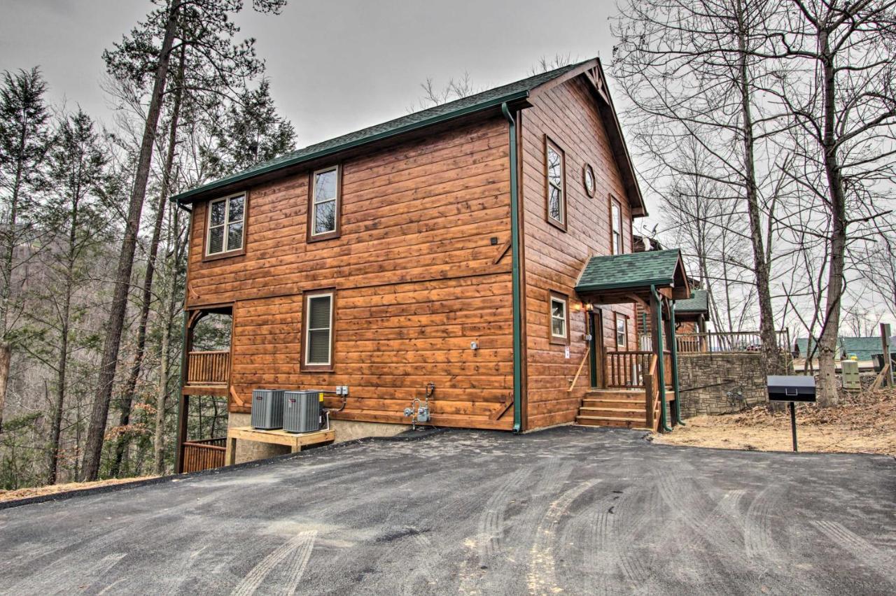 Luxe Cabin With Home Theater Less Than 2 Miles To Gatlinburg Bagian luar foto