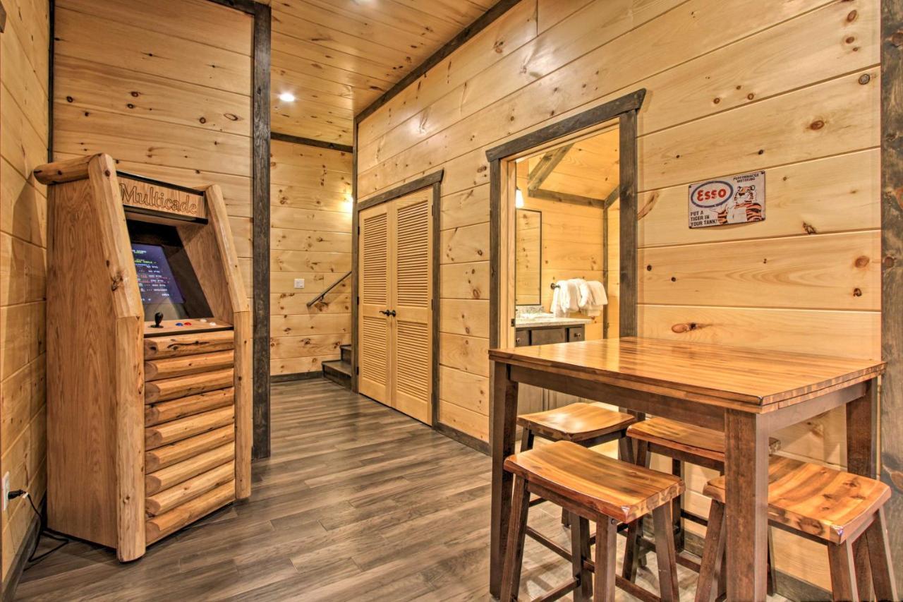 Luxe Cabin With Home Theater Less Than 2 Miles To Gatlinburg Bagian luar foto