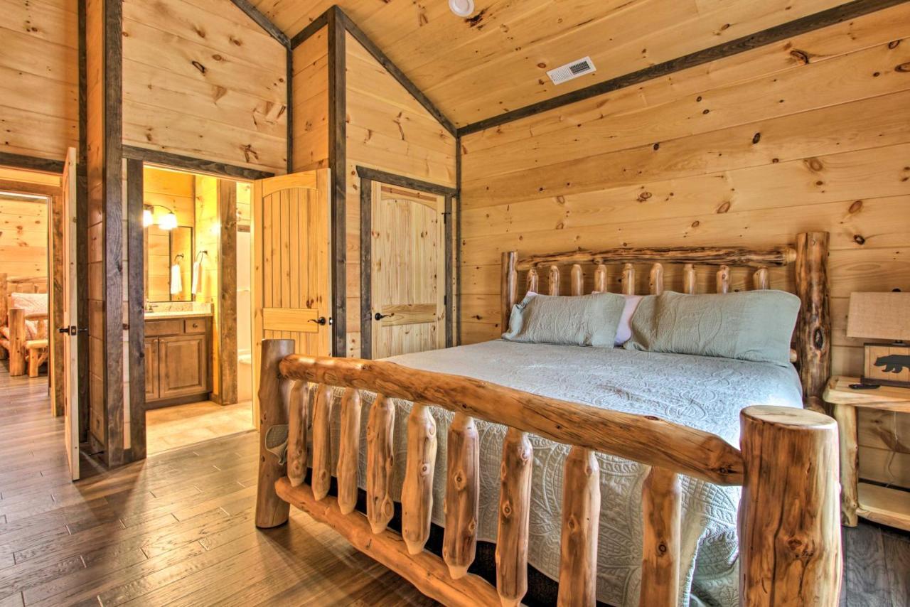 Luxe Cabin With Home Theater Less Than 2 Miles To Gatlinburg Bagian luar foto