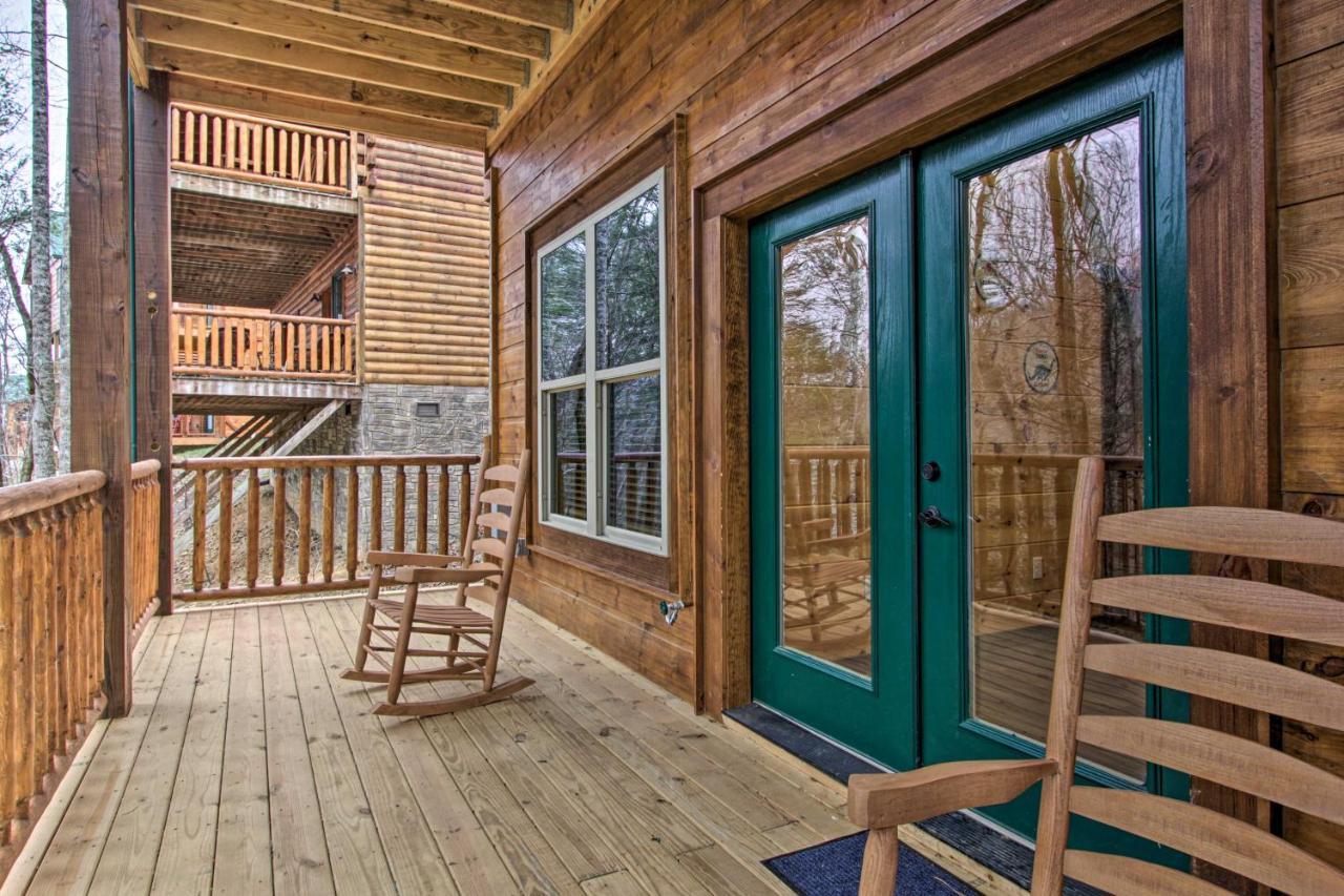 Luxe Cabin With Home Theater Less Than 2 Miles To Gatlinburg Bagian luar foto