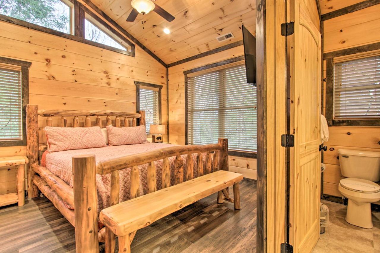 Luxe Cabin With Home Theater Less Than 2 Miles To Gatlinburg Bagian luar foto