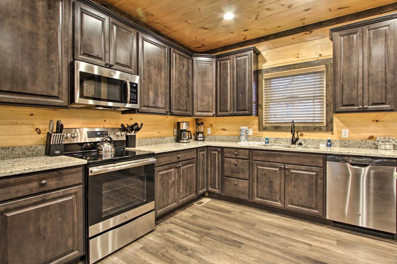 Luxe Cabin With Home Theater Less Than 2 Miles To Gatlinburg Bagian luar foto