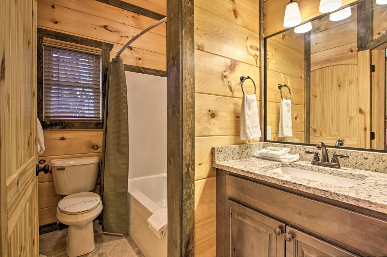 Luxe Cabin With Home Theater Less Than 2 Miles To Gatlinburg Bagian luar foto