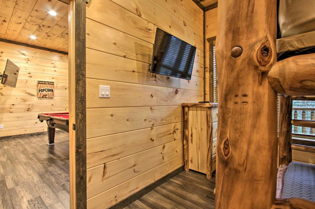 Luxe Cabin With Home Theater Less Than 2 Miles To Gatlinburg Bagian luar foto