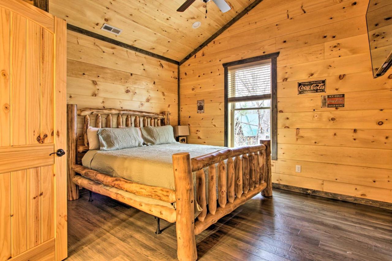 Luxe Cabin With Home Theater Less Than 2 Miles To Gatlinburg Bagian luar foto
