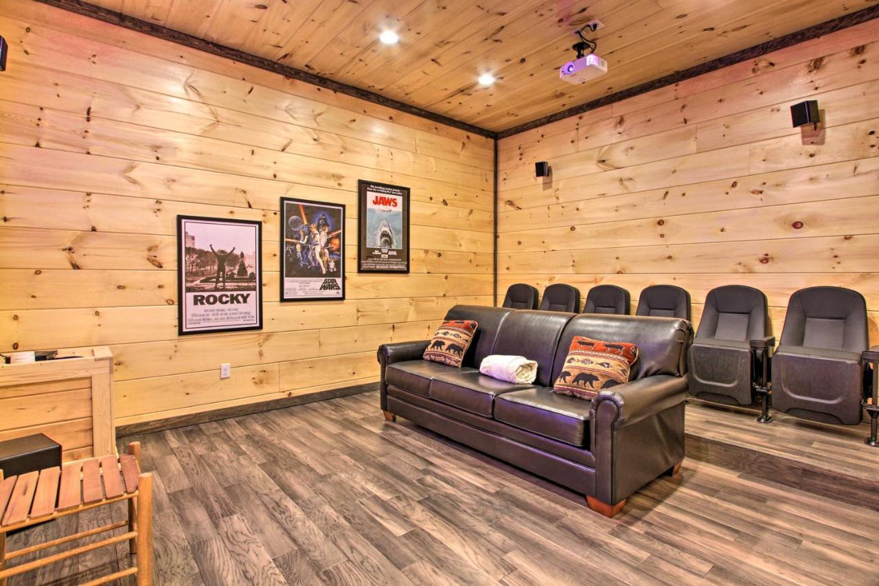 Luxe Cabin With Home Theater Less Than 2 Miles To Gatlinburg Bagian luar foto