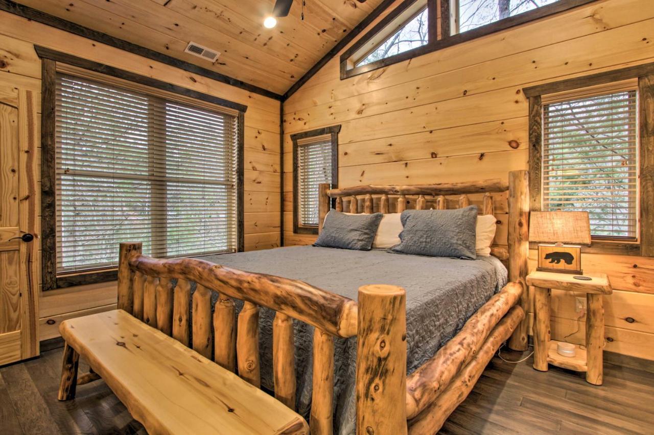 Luxe Cabin With Home Theater Less Than 2 Miles To Gatlinburg Bagian luar foto