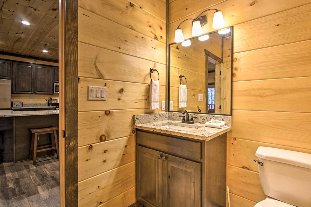 Luxe Cabin With Home Theater Less Than 2 Miles To Gatlinburg Bagian luar foto