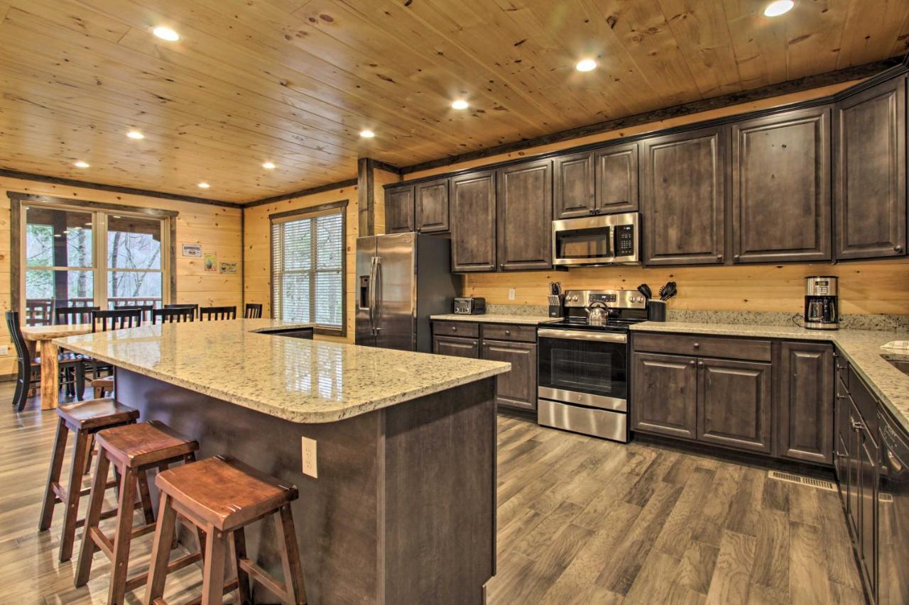 Luxe Cabin With Home Theater Less Than 2 Miles To Gatlinburg Bagian luar foto