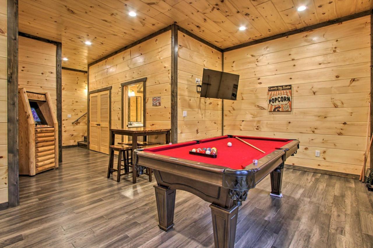 Luxe Cabin With Home Theater Less Than 2 Miles To Gatlinburg Bagian luar foto