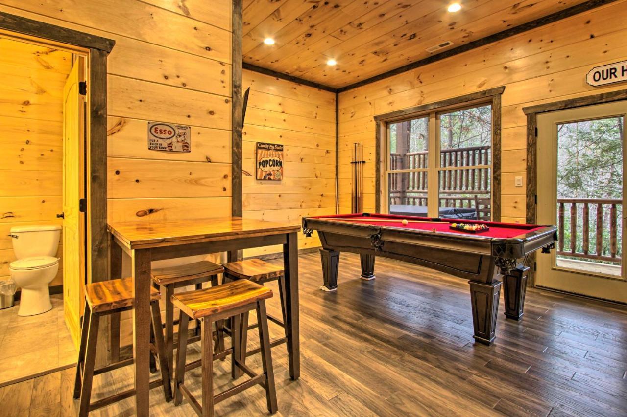 Luxe Cabin With Home Theater Less Than 2 Miles To Gatlinburg Bagian luar foto