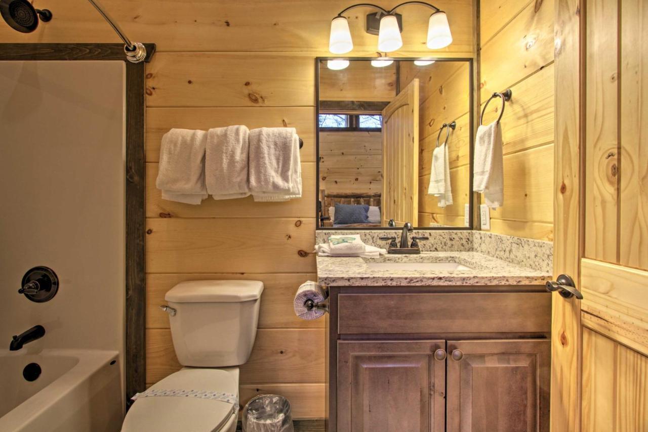Luxe Cabin With Home Theater Less Than 2 Miles To Gatlinburg Bagian luar foto