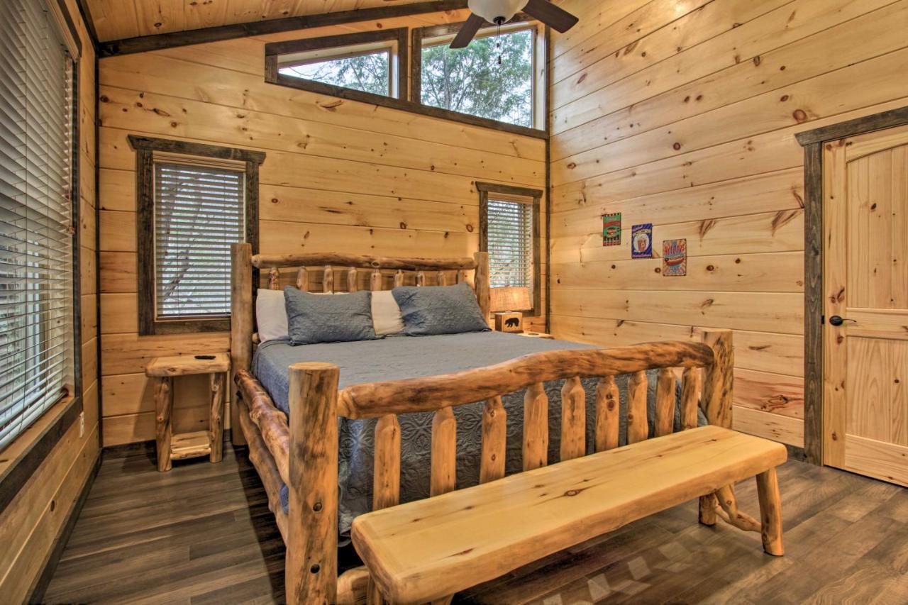 Luxe Cabin With Home Theater Less Than 2 Miles To Gatlinburg Bagian luar foto